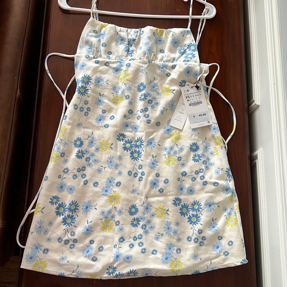 Zara mini floral dress, brand new with tags, size xs